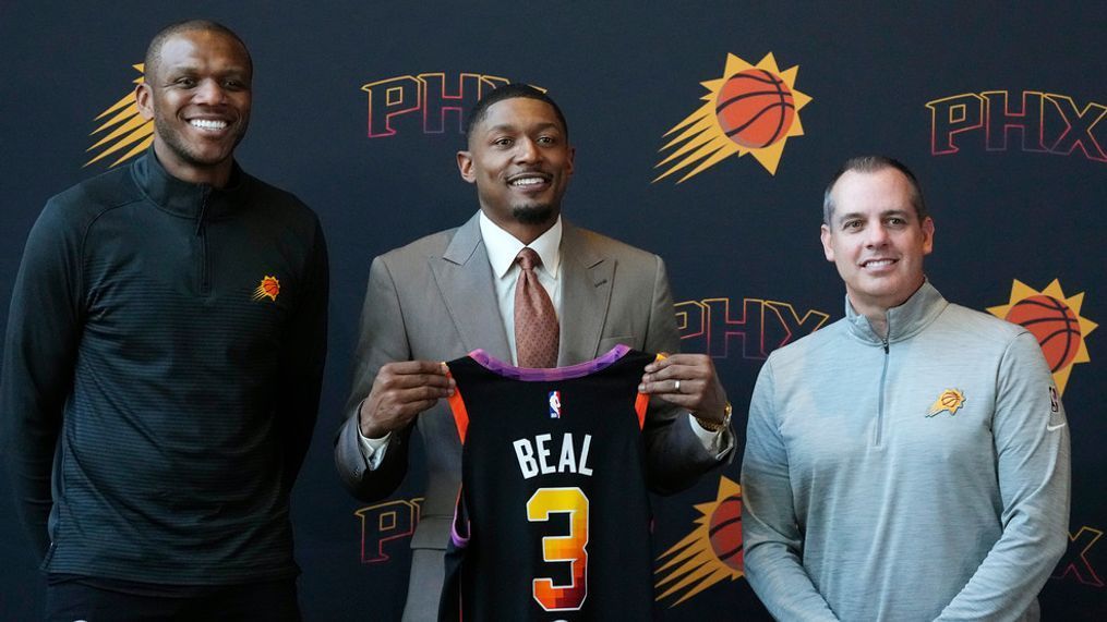 New Phoenix Suns guard Bradley Beal, middle, is flanked by Suns president of basketball operations and general manager James Jones and had coach Frank Vogel, right, as Beal holds up a new Suns jersey during an NBA basketball news conference Thursday, June 29, 2023, in Phoenix. (AP Photo/Ross D. Franklin)