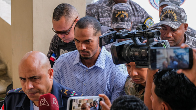 Tampa Bay Rays shortstop Wander Franco, center,  is escorted by police to court in Puerto Plata, Dominican Republic Friday, Jan. 5, 2024. (AP Photo/Ricardo HernÃ¡ndez)